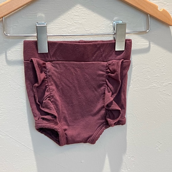 Kate Quinn ruffle bloomer bottoms 0-3 mo eggplant color - Picture 3 of 3